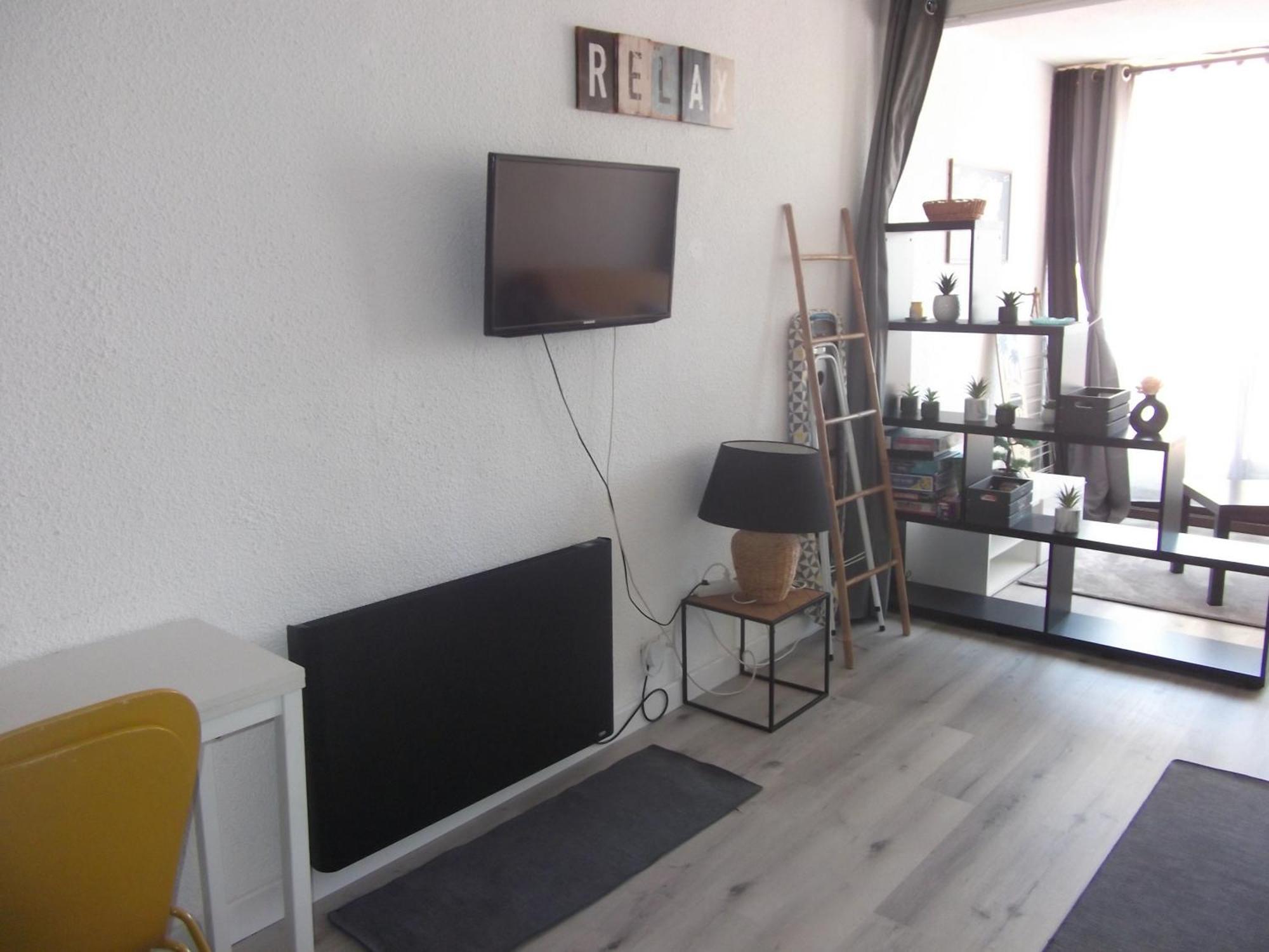 Studio Sur Le Port, Climatisation, Wifi, Piscine, Lave-Linge Грюїссан Екстер'єр фото